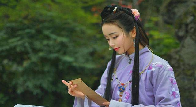 苏轼端一碗面,苏小妹出上联"面对面吃面",和尚下联让对方羞愧