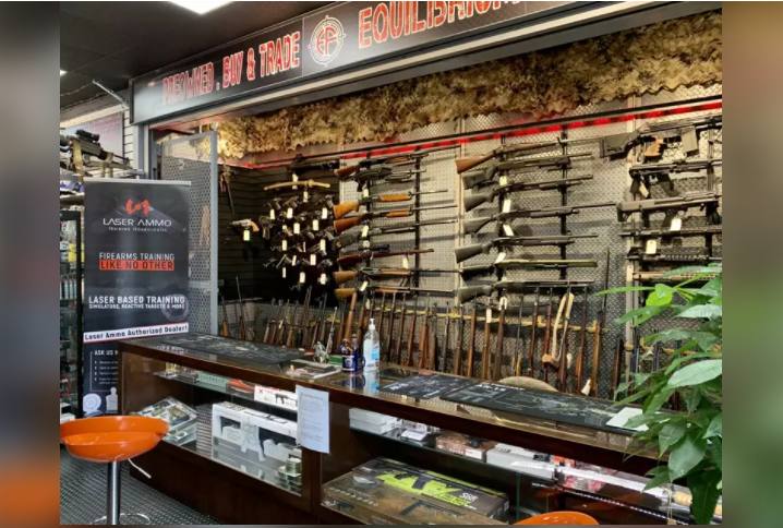 仇亚犯罪频发华人武装自己买枪求平安