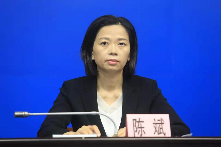 在广州市疫情防控新闻发布会上,广州市卫生健康委副主任陈斌通报广州