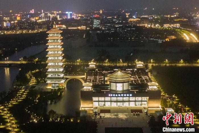 扬州中国大运河博物馆流光溢彩"盛装"亮相