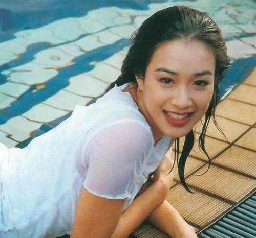 钟丽缇13岁女儿的逆袭:曾被称三个孩子中最丑,如今却成妈妈翻版