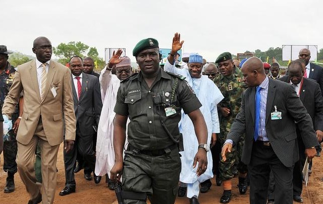 车辆装配,木材加工,水泥,饮料和食品加工,大多集中在拉各斯及周边