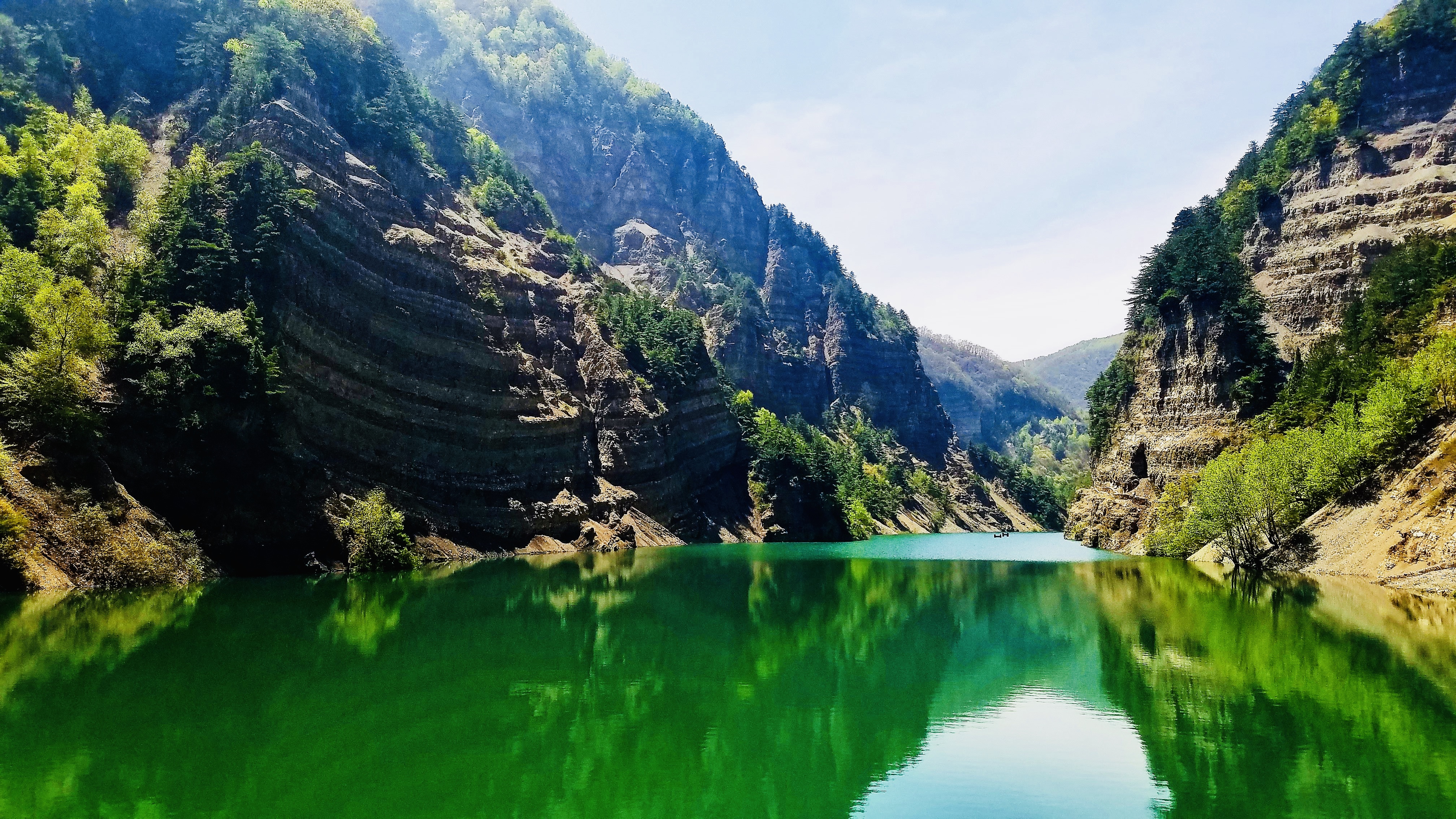 "冰蛋"走进六盘山的第一站,来到了浓厚龙文化传说故事的老龙潭·龙