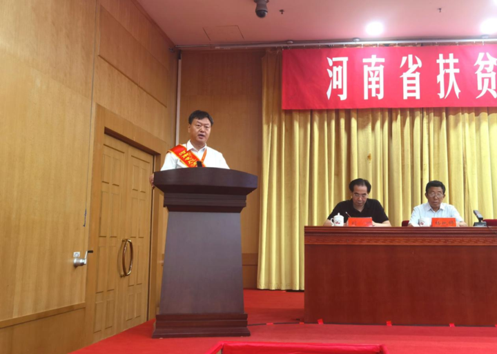 平凡的坚守驻村扶贫干部李丰源的事迹感动人心02