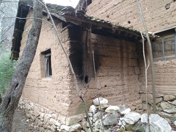 90年代陕西农村令人眼红的小洋楼,现在为什么都荒弃了