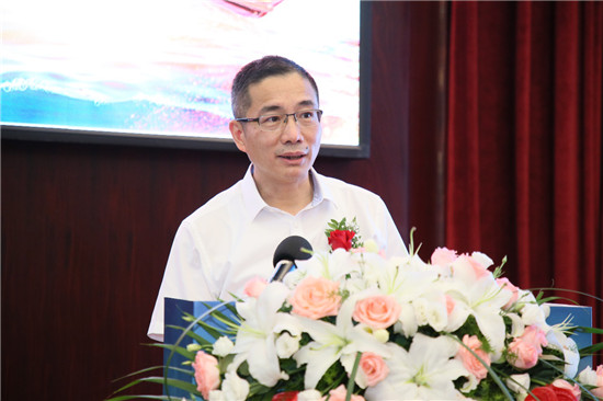 图为嘉兴水务集团董事长柏卫东.