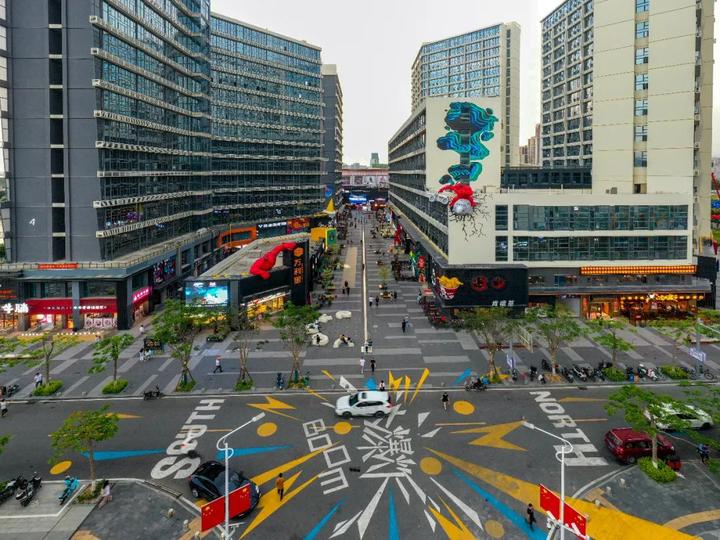 二等奖:《云城万科里》 周赞家 摄