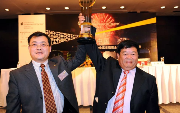 给河南捐1亿现金他自己买比亚迪儿子还开20多万公里的二手车