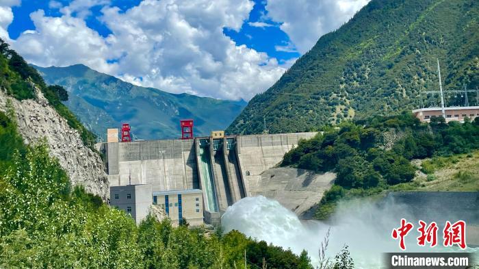 图为位于林芝巴河镇巴松措的老虎嘴水电站 水电基础局 供图