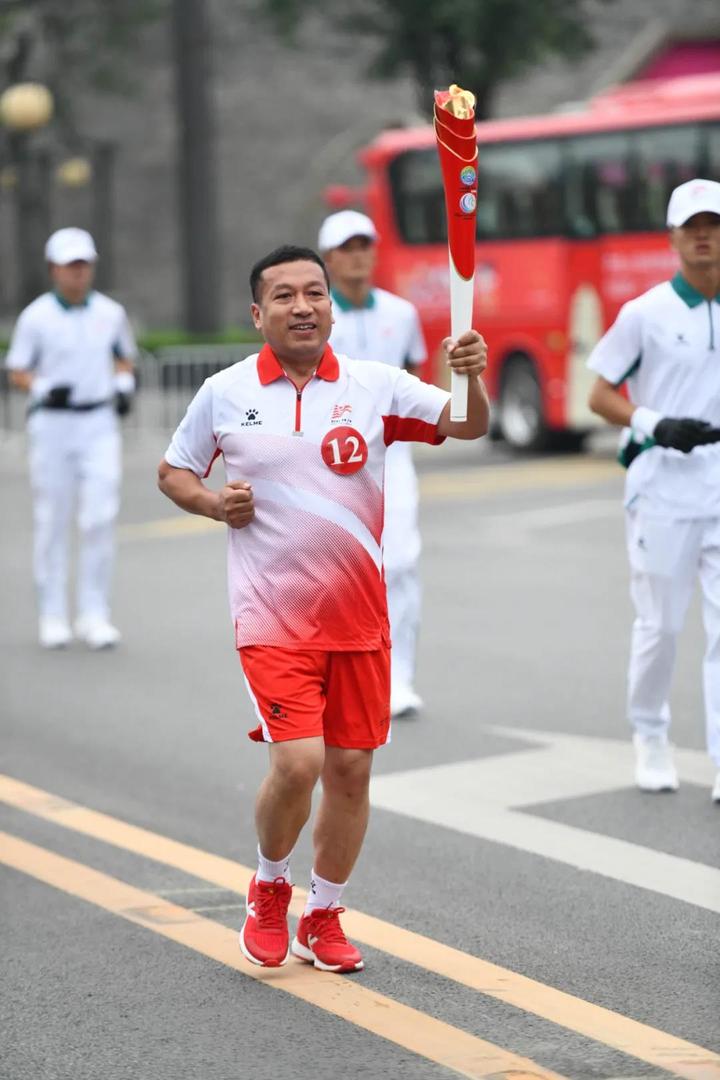 "时代楷模"汪勇今日参加火炬传递_陕西_新闻_华人头条