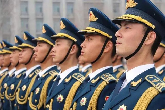 90后高颜值仪仗兵他的退役选择很独特