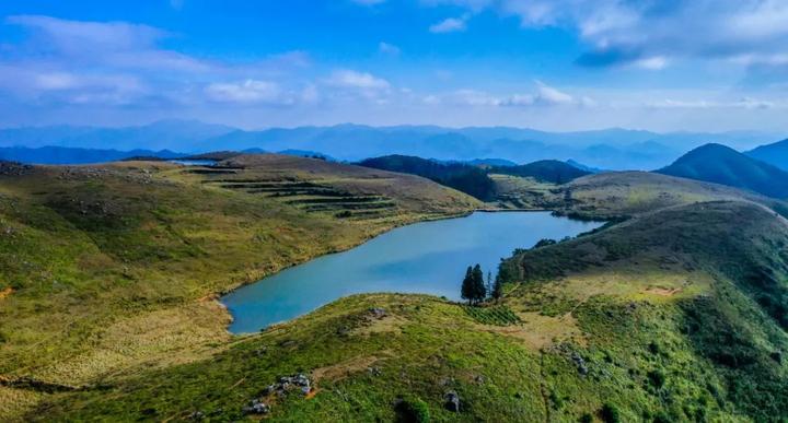 【美景分享】斗湖,大山中的天池