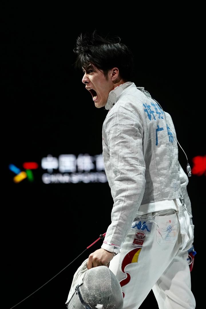 健儿参加了击剑大项的角逐,他们分别是来自广州的男子佩剑选手许英明