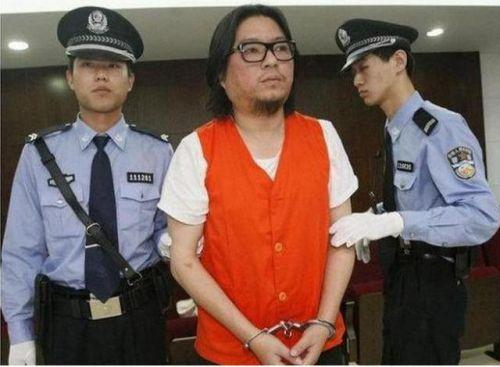 没一点优待9位明星狱中生活洗澡上厕所没隐私孤独到玩蚊子