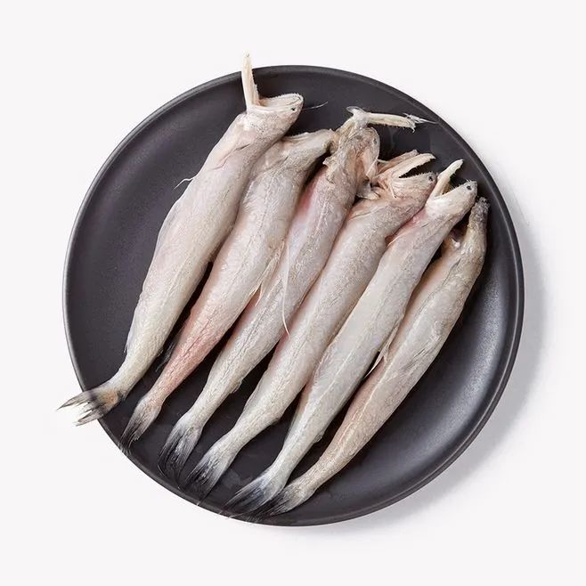 百姓的餐桌上相当滴普遍,是一种很草根的海鲜,我们都喜欢叫它水淀鱼