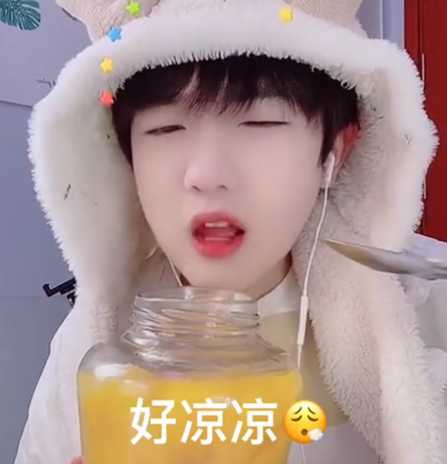 因吃个桃桃被集体举报风小逸被迫退网他做错了什么