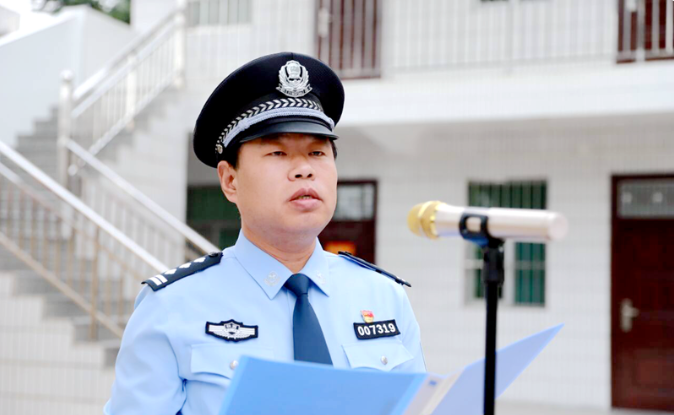 巡特警大队大队长图片