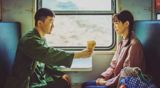 讲述浪漫爱情讴歌家国情怀宁夏石嘴山市拍摄的电影绿皮小火车将在全国