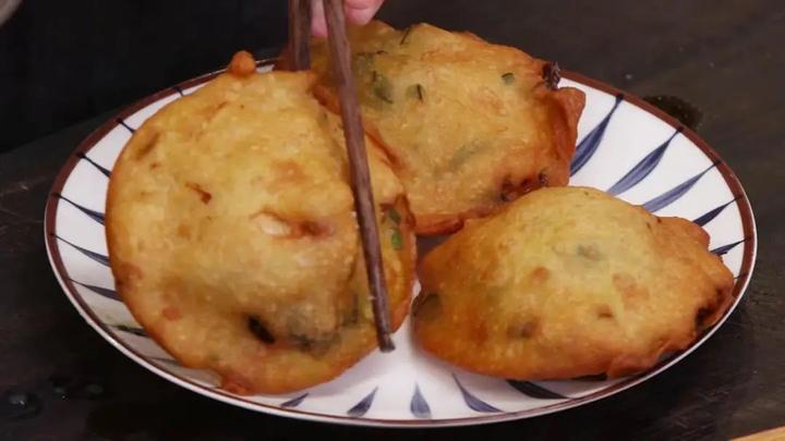 福清人乐于吃,擅长吃,讲究吃 光是早餐就能吃出多种花样来 海蛎饼配锅