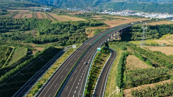 秦岭高速公路图片