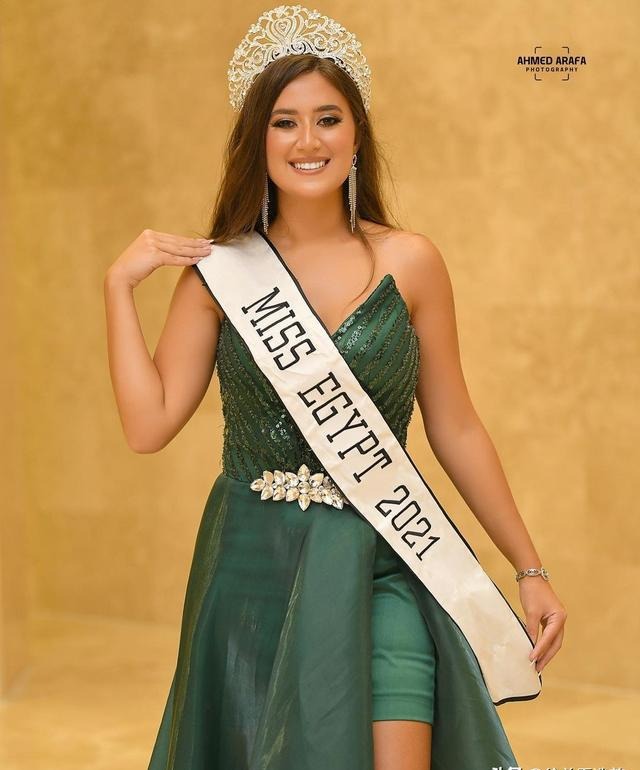 纳丁·阿尔盖亚尔(nadine el-gayar)在首都开罗举行的2021年埃及小姐