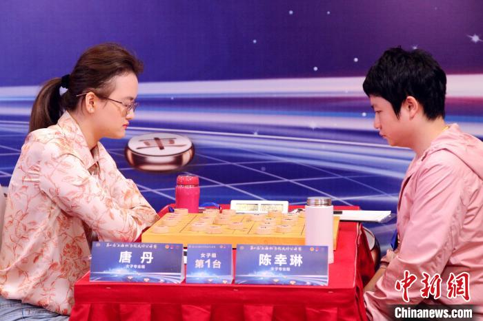 第一届上海杯象棋大师公开赛收官曹岩磊唐丹分获专业组男女冠军