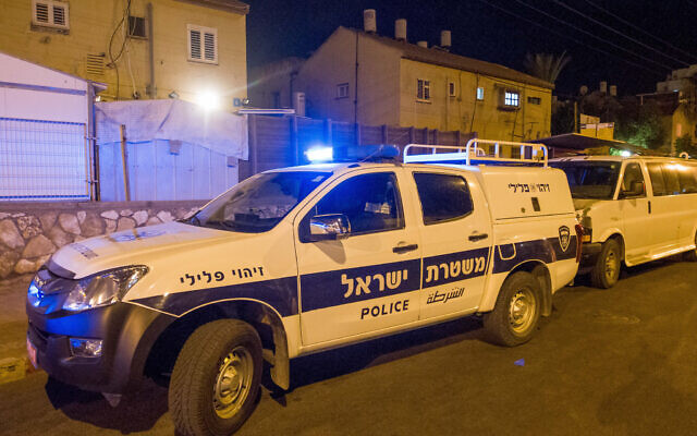 藏有的毒品造成窒息;医务人员到达以色列北部的案发现场后宣布其死亡