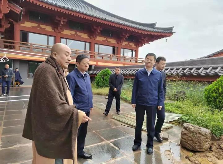 陕西宝鸡市委常委统战部部长高宏真调研宗教场所并检查防汛工作