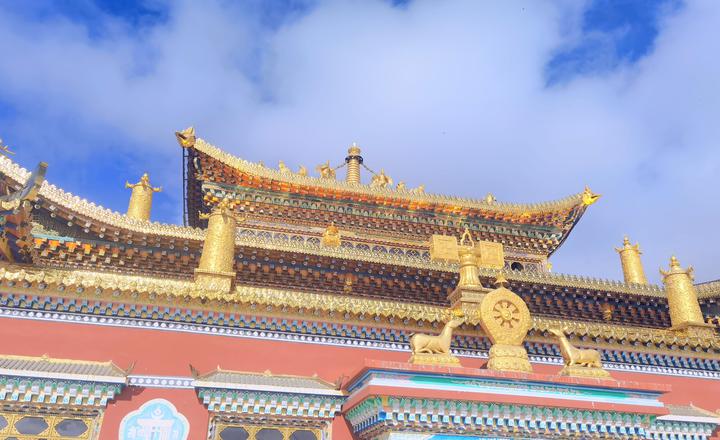 走进松潘县郎依寺感受藏族瑰丽传统文化传承