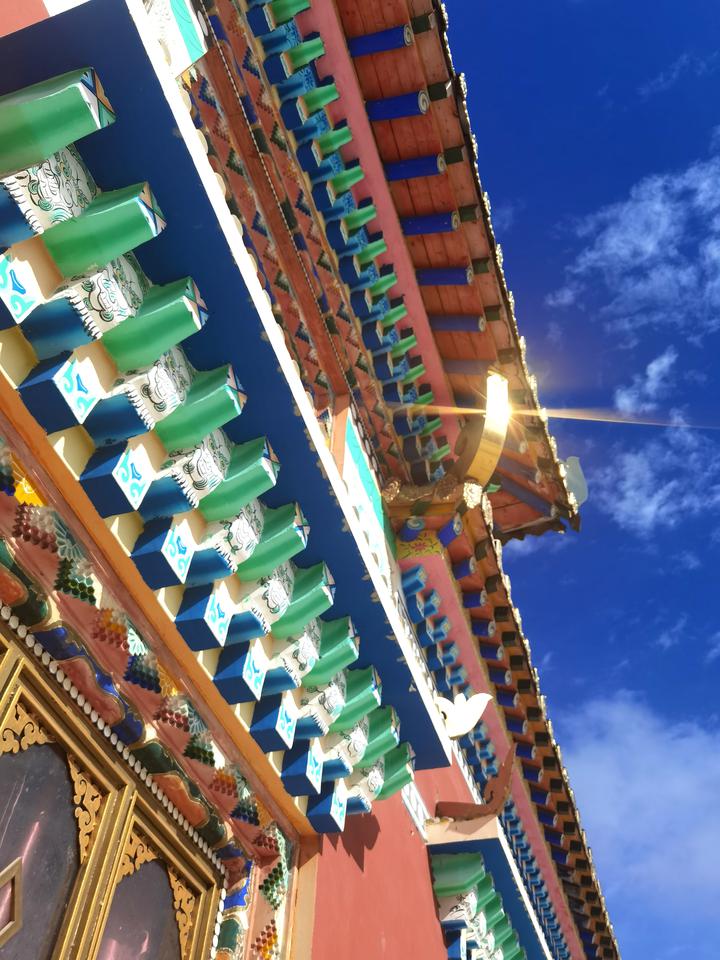 走进松潘县郎依寺感受藏族瑰丽传统文化传承