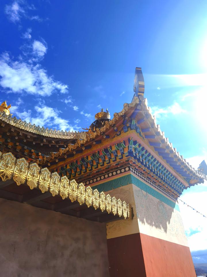 走进松潘县郎依寺感受藏族瑰丽传统文化传承