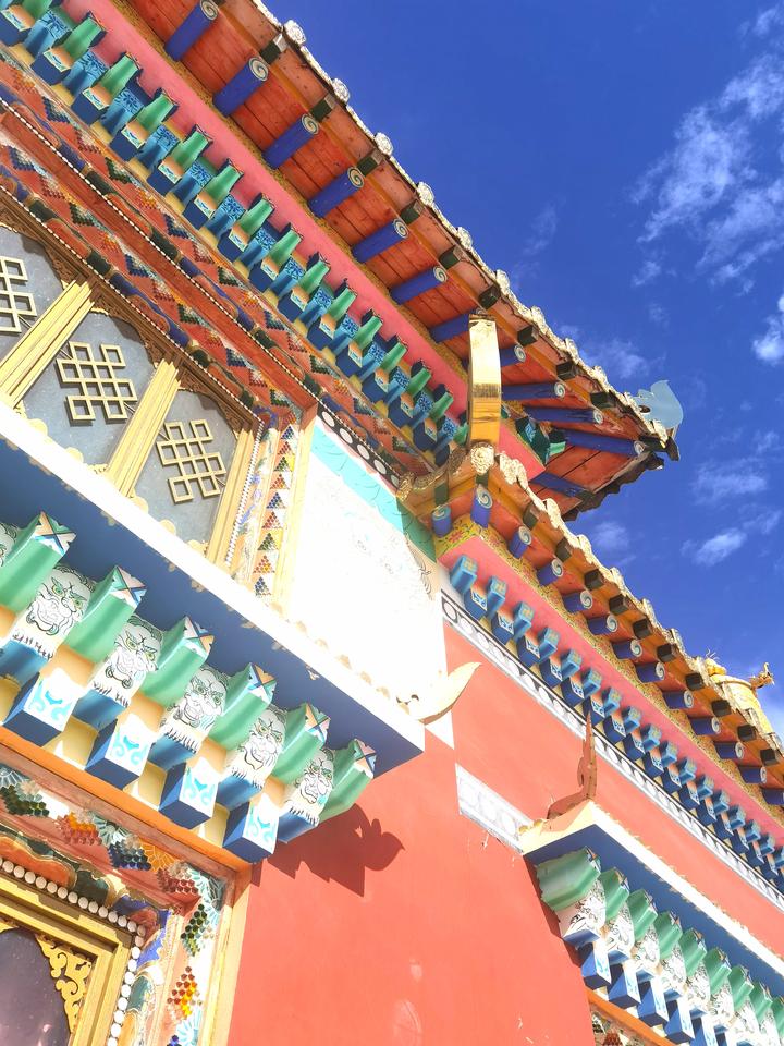 走进松潘县郎依寺感受藏族瑰丽传统文化传承