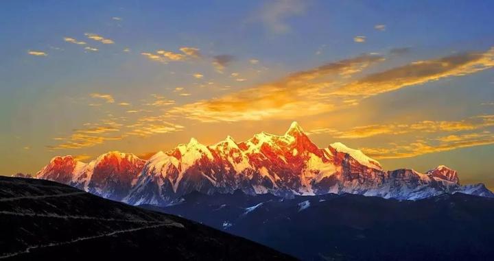 世界最美山峰图片