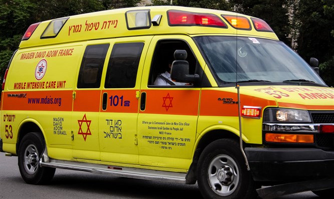 两青年偷走救护车,调度中心远程控制停驶并追回车辆_以色列_新闻_华人