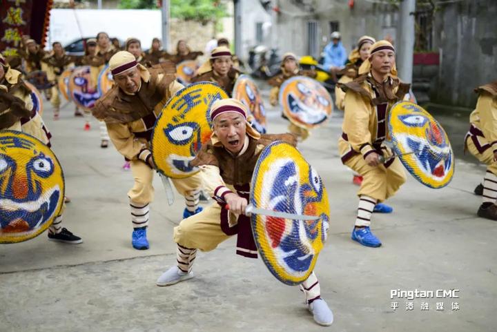 平潭郎丨陈文英40年传承路擦亮非遗名片藤牌操