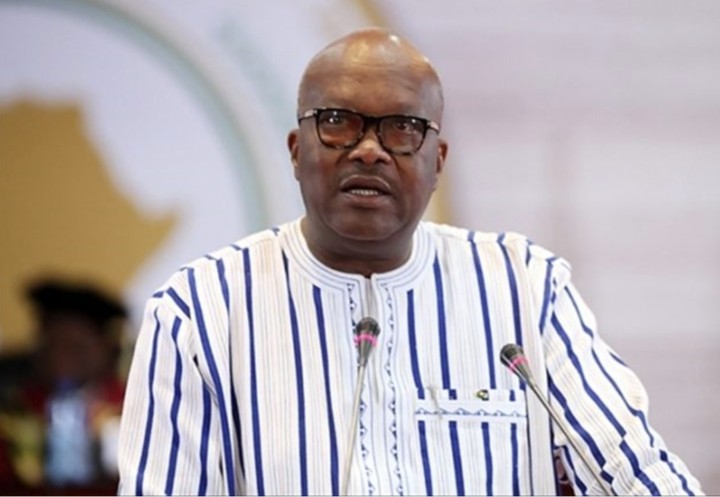 西非华声i布基纳法索总统卡博雷就安全局势发表讲话