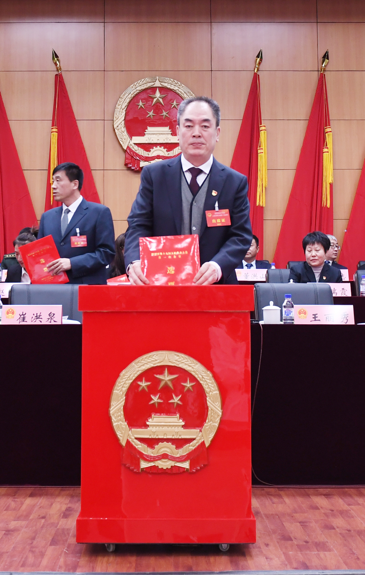 无记名投票的方式选举崔洪泉为绿园区第十九届人大常委会主任;杨宝昌