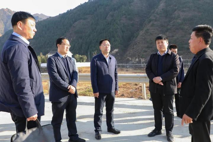 陕西商洛徐秀全在丹凤县竹林关镇孤山坪村宣讲党的十九届六中全会精神