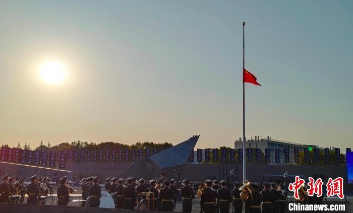 南京大屠杀死难者国家公祭日:下半旗仪式举行