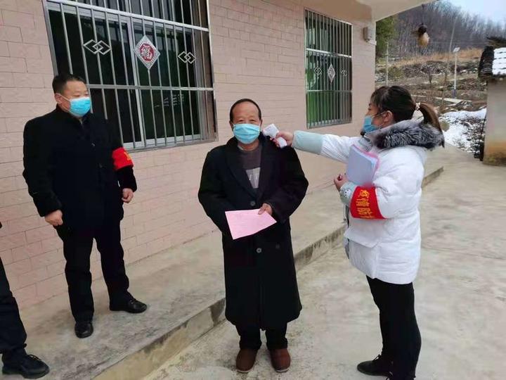 陕西商洛镇安县米粮镇志愿娘子军疫线展英姿