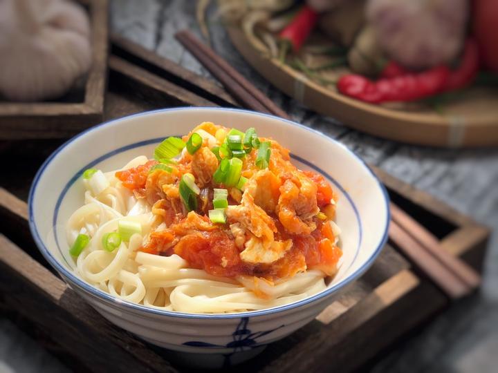 经典的西红柿鸡蛋拌面,生津开胃,怎么也吃不腻