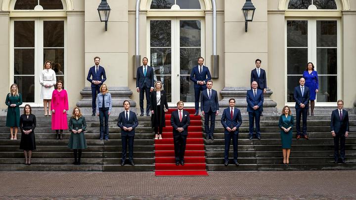 荷兰新一届内阁宣誓就职吕特四任首相