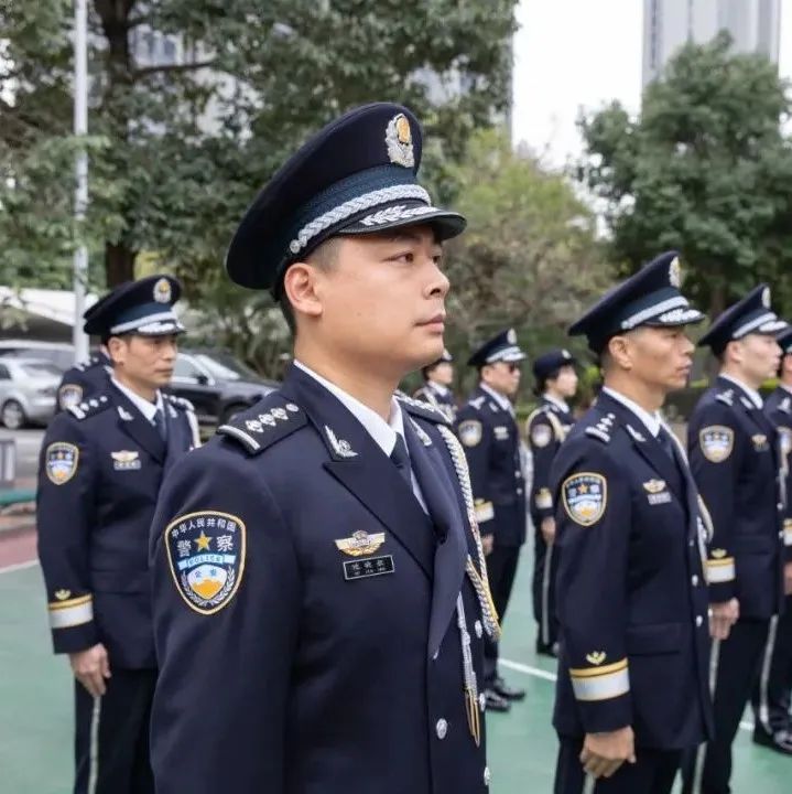 来看福清公安警礼服的首秀!_中国大陆_新闻_华人头条