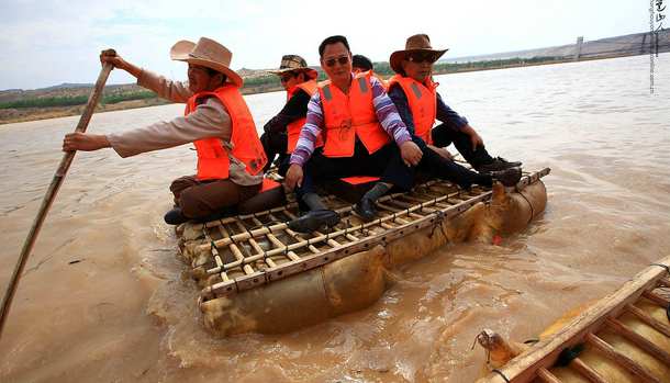 但随着后来旅游业的兴起,羊皮筏子漂流由民间自发组织,作为一种特色