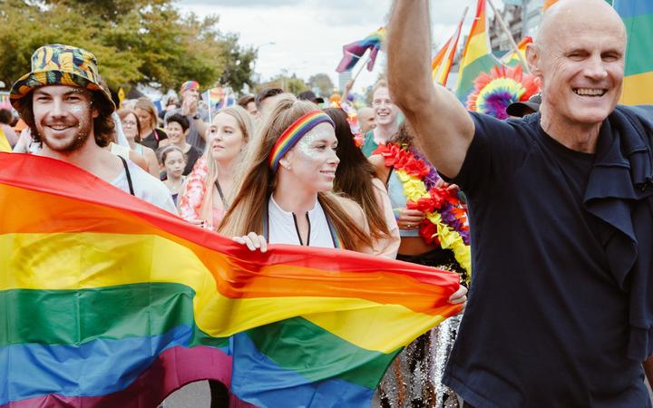 rainbow pride 奥克兰已经在 ponsonby 路举行了两次游行.