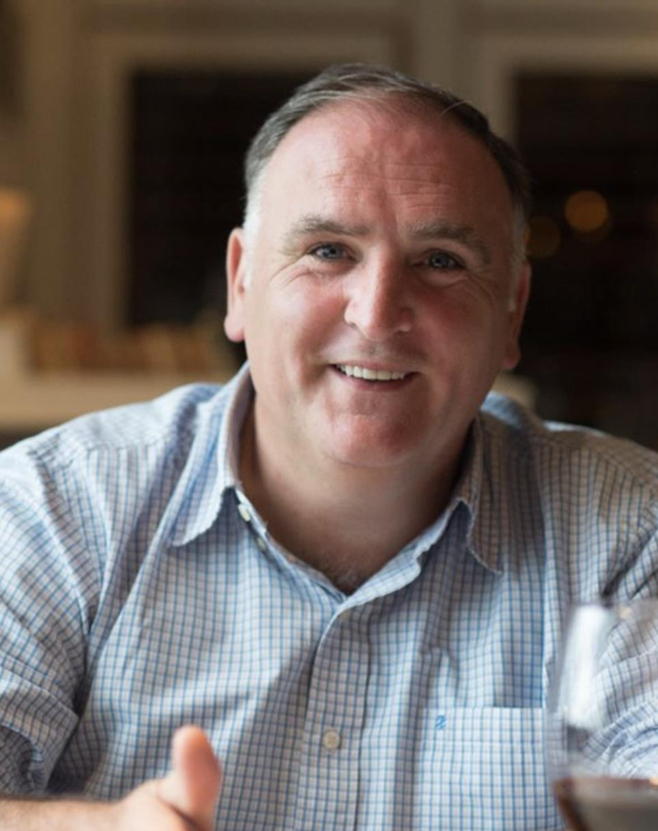 生于西班牙的安德烈斯为米其林名厨,常住华府,在2020