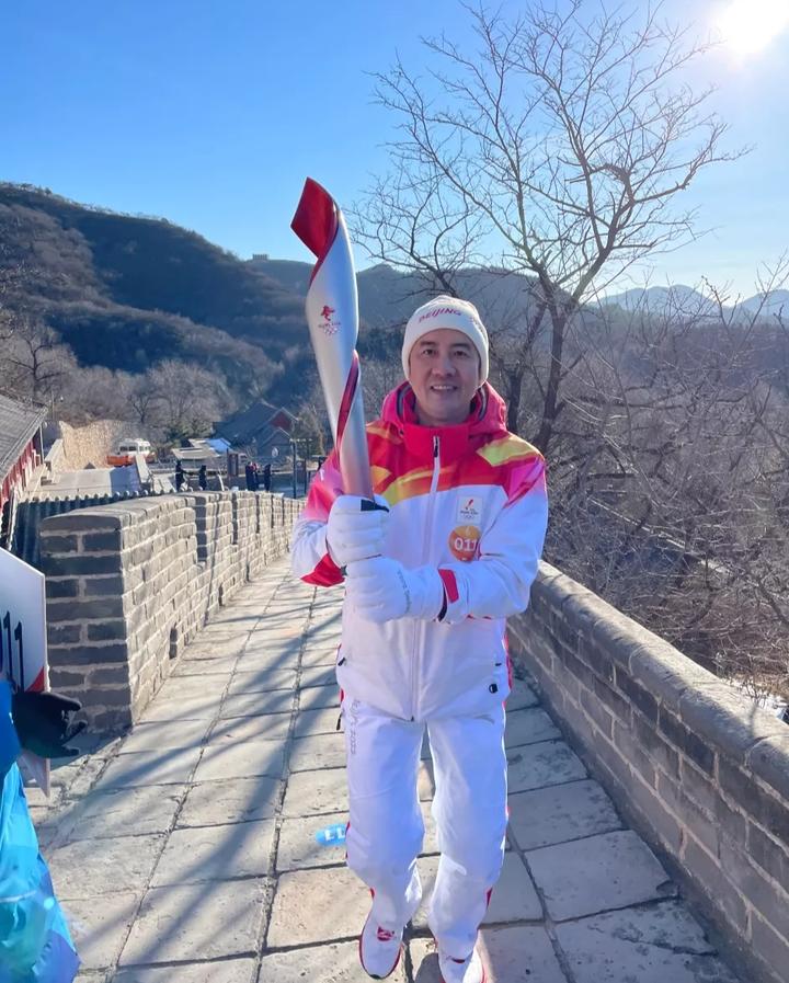 今天上午2月3日浙江省诸暨市公安局党委副书记常务副局长杨叶峰在