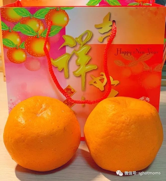 ▼1,双橘拜年过新年时,除了买新衣,买年货,大扫除,新加坡有哪些风俗