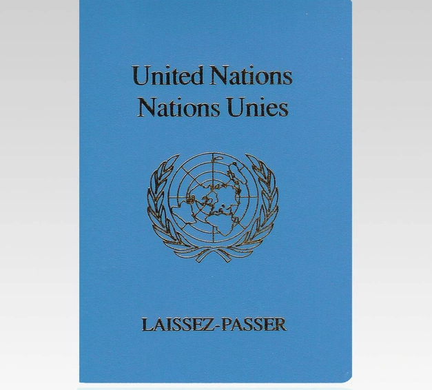 联合国开始发行自己的旅行证件——蓝色和红色护照只发给不同的联合国