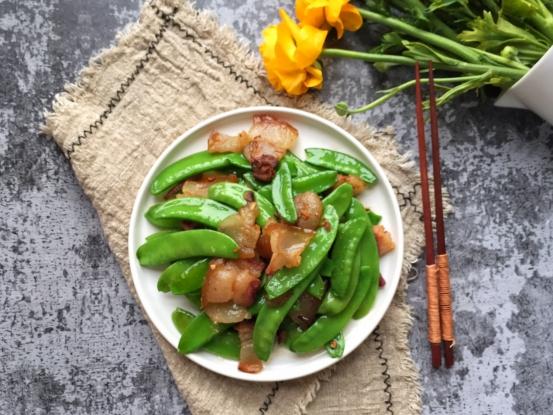 臘肉風味獨特搭配荷蘭豆一起炒做法簡單值得收藏